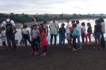 PREFEITURA MUNICIPAL DE ALVINLÂNDIA REALIZA CONSCIENTIZAÇÃO PARA POPULAÇÃO E ALUNOS  SOBRE A IMPORTÂNCIA E EXISTÊNCIA DA LAGOA DE TRATAMENTO DE ESGOTO